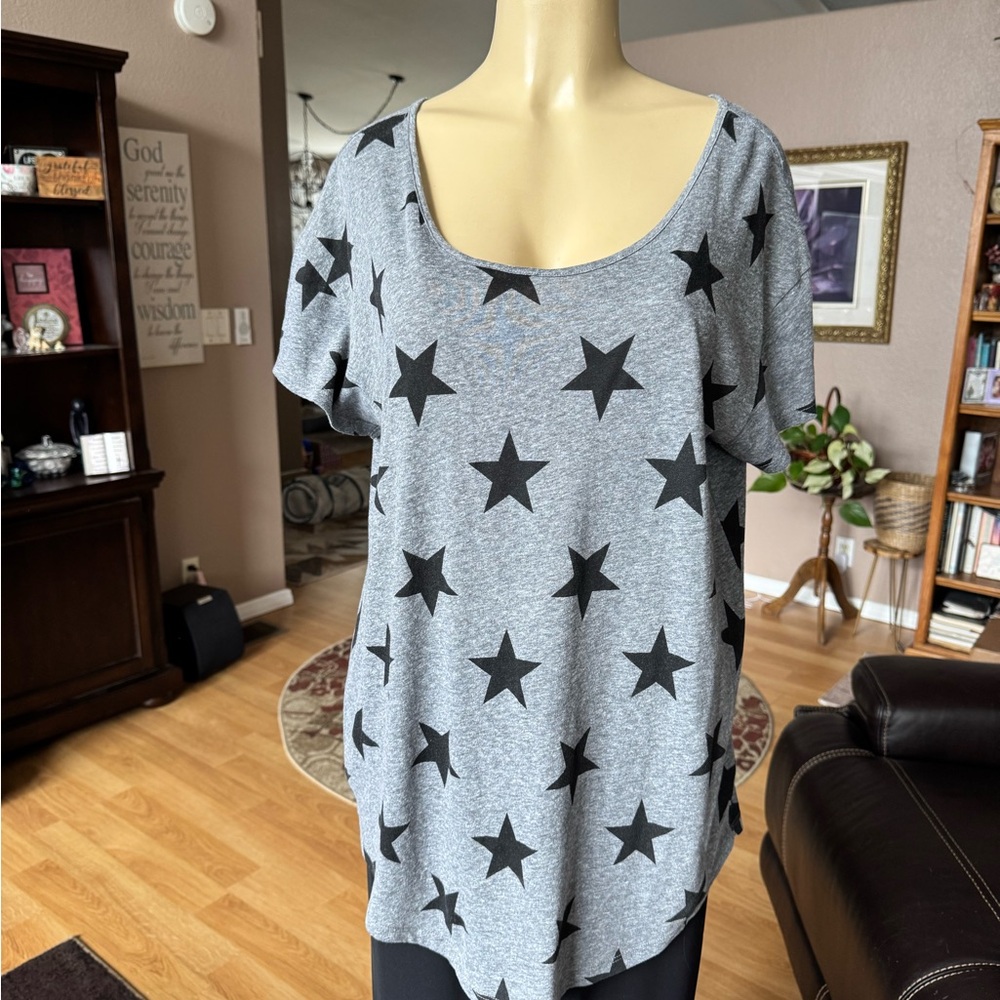 Alternative gray & black star print short sleeve tunic-size XL